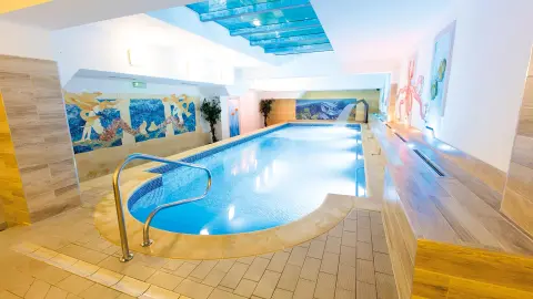 Hallenbad im 4-Sterne-Sanatorium-placeholder