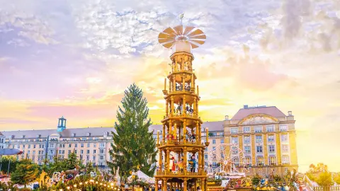 Striezelmarkt mit größter Stufenpyramide der Welt-placeholder