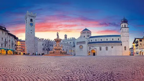 ITA620_Adventszauber in Suedtirol_25_content_1920x1080px_Domplatz-Trient-placeholder