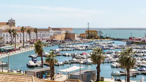 Blick auf den Hafen von Faro in Portugal-placeholder