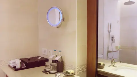 DPS111-112_bali_content_1920x1080px_Deluxe-Room-Bathroom-01-placeholder