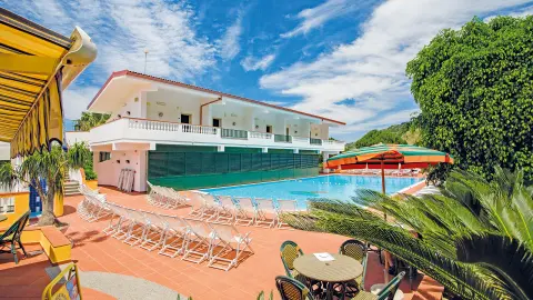 Italien Bella-Calabria 4-Sterne-Hotel Santa Lucia Pool-placeholder