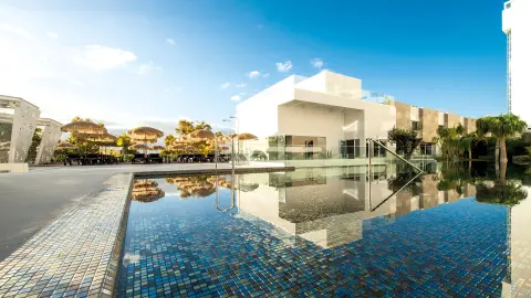 6806-09-Bluetenzauber-auf-Madeira_content_1920x1080px_Hotel-Alto-Lido_Outdoor-pool-3-placeholder