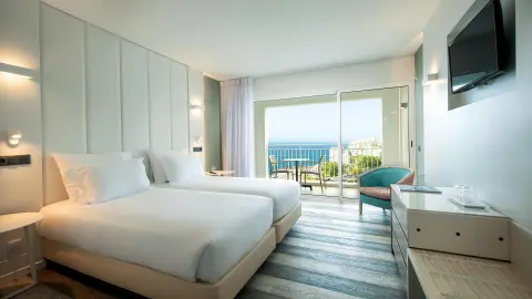 6806-09-Bluetenzauber-auf-Madeira_content_1920x1080px_Hotel-Alto-Lido_Standard-Room-placeholder