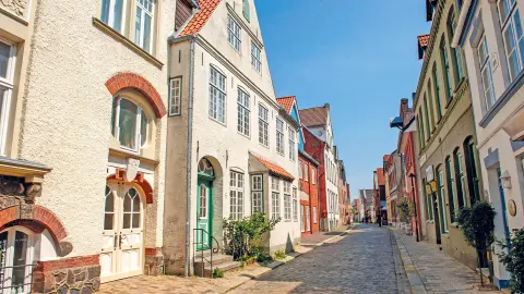 DEU616_Deutschlands-Küstenparadiese_content_1920x1080px_Altstadt-Husum-placeholder
