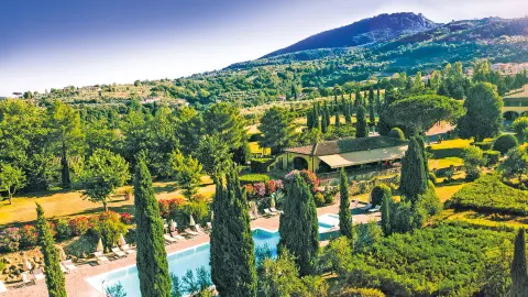 Beispiel eines Landgut-Hotels in typisch toskanischer Landschaft-placeholder