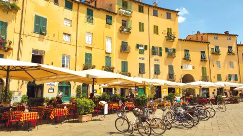Eindrucksvolle Piazza dell’Anfiteatro in Lucca-placeholder