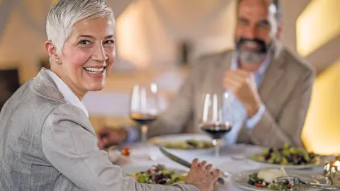 Trendtours Gäste mit Halbpension beim Abendessen-placeholder