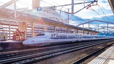 Fahrt im Hochgeschwindigkeitszug Shinkansen-placeholder