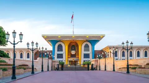 Bei einer Stadtbesichtigung von Maskat bestaunen Sie die bedeutendsten Sehenswürdigkeiten wie den Al-Alam-Palast-placeholder