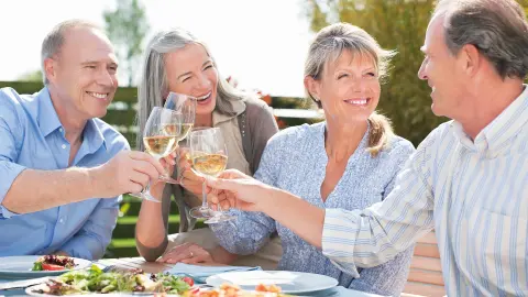 Trendtours Gäste beim Abendessen-placeholder