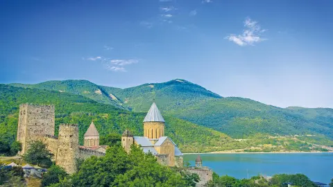 Blick auf die Wehrkirche Ananuri-placeholder