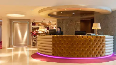 Rezeption mit LED im Hotel ReeHorst-placeholder