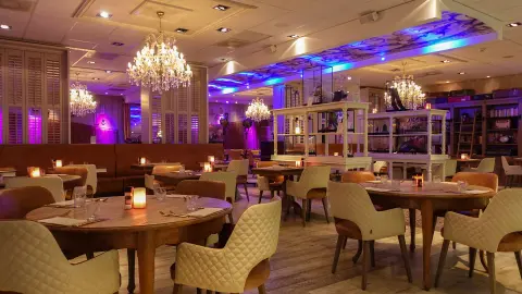 Beleuchtetes Restaurant im Hotel ReeHorst-placeholder