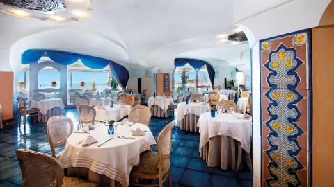 Restaurantbereich innen im 4-Sterne-Hotel Ischia Sorriso Thermae Resort & Spa-placeholder