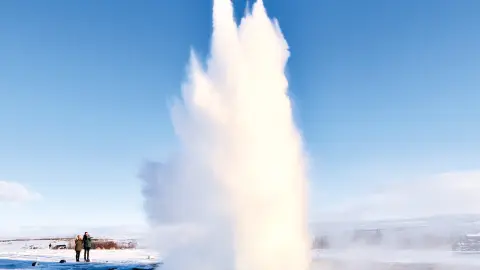 Strokkur-Geysir im Tal der Geysire (zubuchbar)-placeholder
