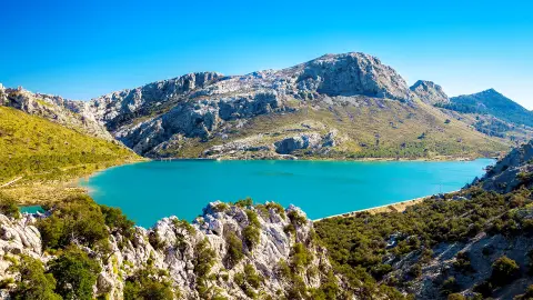 Traumhaftes Bergpanorama Tramuntana mit See und Berg-placeholder
