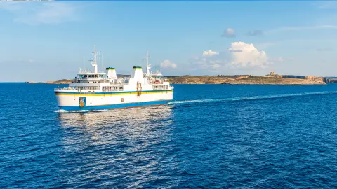 Fährschiff auf dem Wasser-placeholder