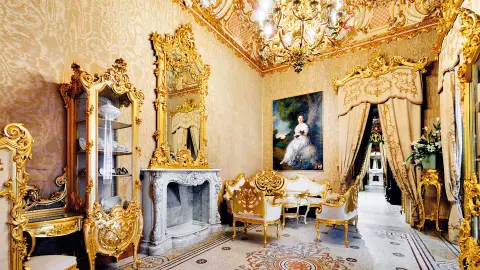 Das Interieur des Palazzo Parisio-placeholder