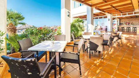 MAH111_Menorca_content_1920x1080px_hotel-bar-placeholder