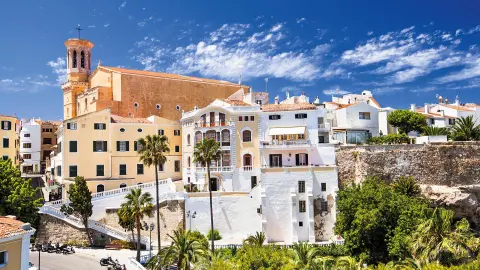 MAH111_Menorca-Perle-der-Balenaren_content_1920x1080px_Altstadt-von-Mahón-placeholder