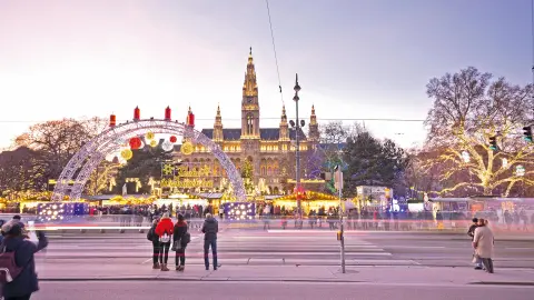 RND611_Metropolen_im_Adventszauber_25_content_1920x1080px_Wien-Weihnachtsmarkt-tagsueber-placeholder