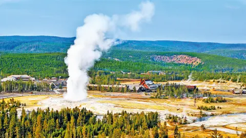 Geysir Old Faithful im Yellowstone-Nationalpark-placeholder