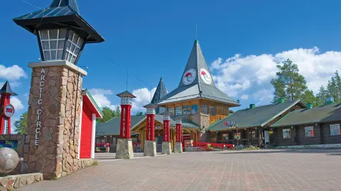 Polarkreis im Weihnachtsdorf bei Rovaniemi-placeholder
