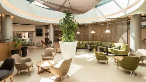 OPO111_112_Nordportugal + Galicien_content_1920x1080px_Hotel_Mercure-Porto-Gaia_lobby-2-placeholder