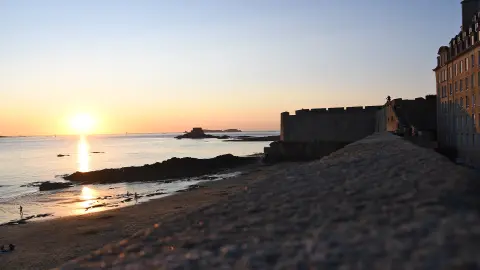 Sonnenuntergang an der Küste von Saint-Malo-placeholder