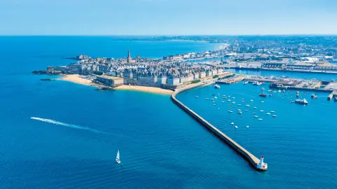 Blick auf die historische Stadt Saint-Malo-placeholder