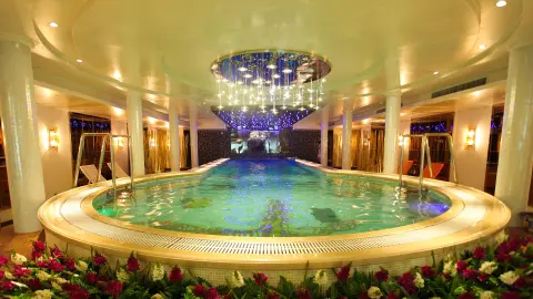 7060-61-Chinas-spektakuläre-Schätze_content_1920x1080px_Schiff-Century-Paragon_Hallenbad-placeholder