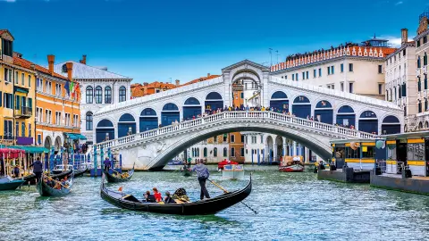 Blick auf die Rialtobrücke in Venedig-placeholder