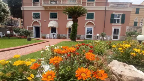 Hotel Albergo Madri Pie Noli-placeholder