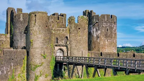Caerphilly Castle Turm mit Brücke-placeholder