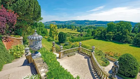 Blick auf die Gärten von Powis Castle-placeholder