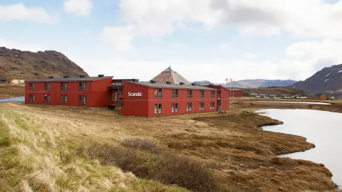 rotes Hotel Scandic Nordkapp von außen-placeholder