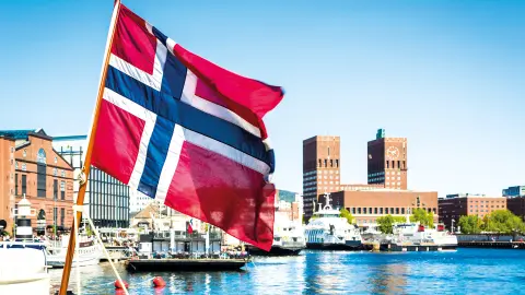 Flagge von Norwegen in Oslo am Hafen-placeholder