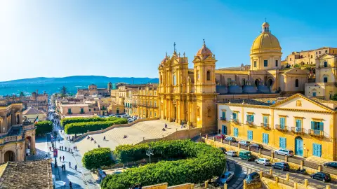 Ausblick auf die Stadt Noto-placeholder