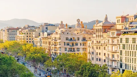 BCN113_Staedte-Erlebnis_Barcelona_content_1920x1080px_Passeig_De_Gracia_mit_Casa_Mila-placeholder