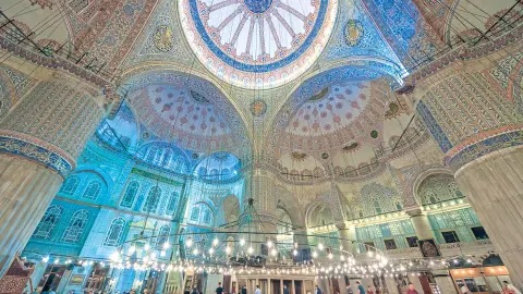 IST112-113_Städte-Erlebnis-Istanbul_Kuppeldach-der-Blauen-Moschee-placeholder