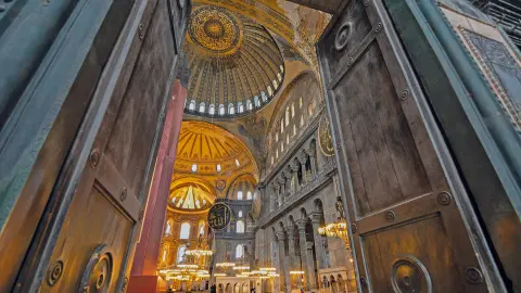 Die Hagia Sophia von innen erkunden-placeholder