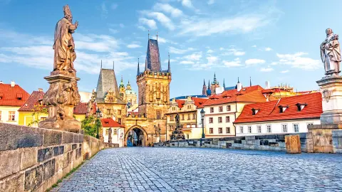 Karlsbrücke mit Glockenturm-placeholder