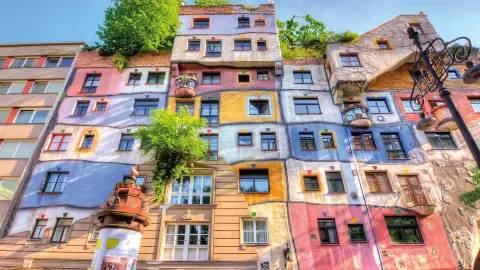 Farbenfrohe Hundertwasserhaus-placeholder