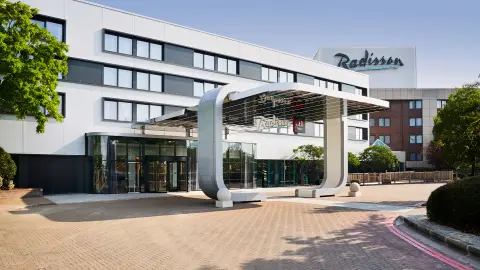 LHR112_zu-gast-bei-rosamunde-pilcher_content_1920x1080px_Radisson-Heathrow-placeholder