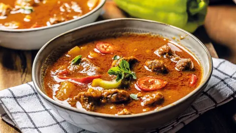 Leckeres ungarisches Kesselgulasch-placeholder